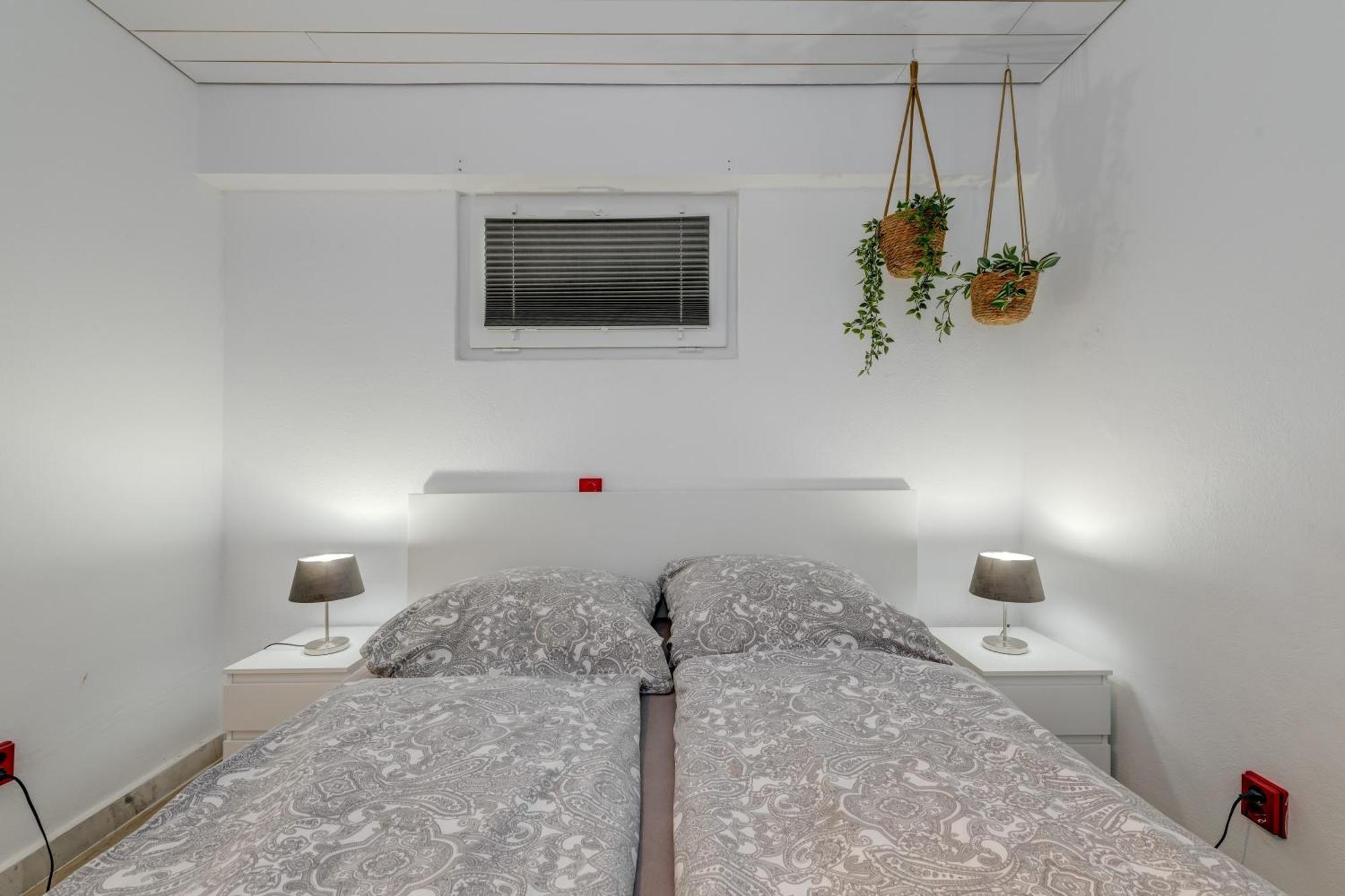 Apartments With Pool Vrdoljak أوميس الغرفة الصورة