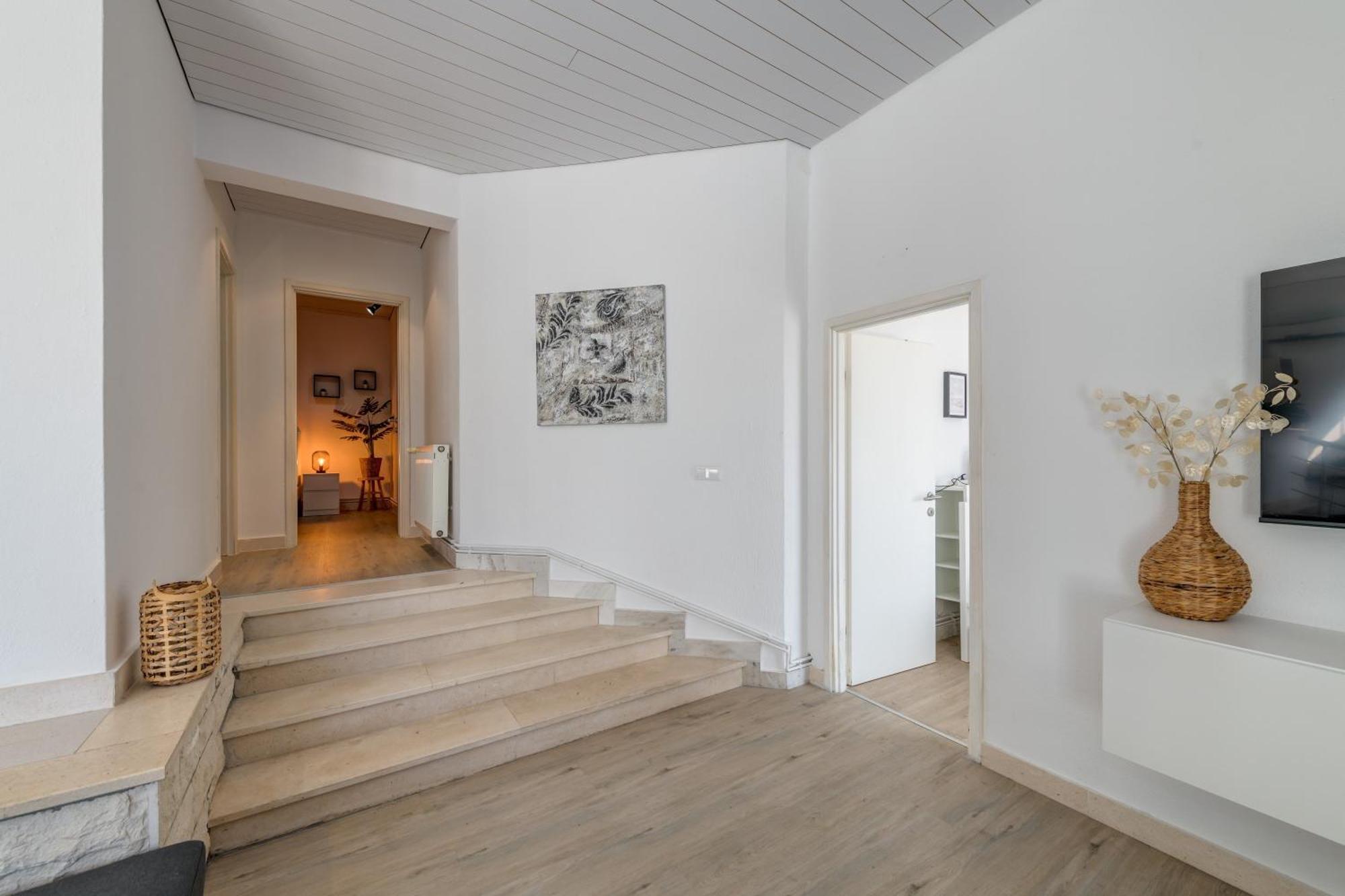 Apartments With Pool Vrdoljak أوميس الغرفة الصورة