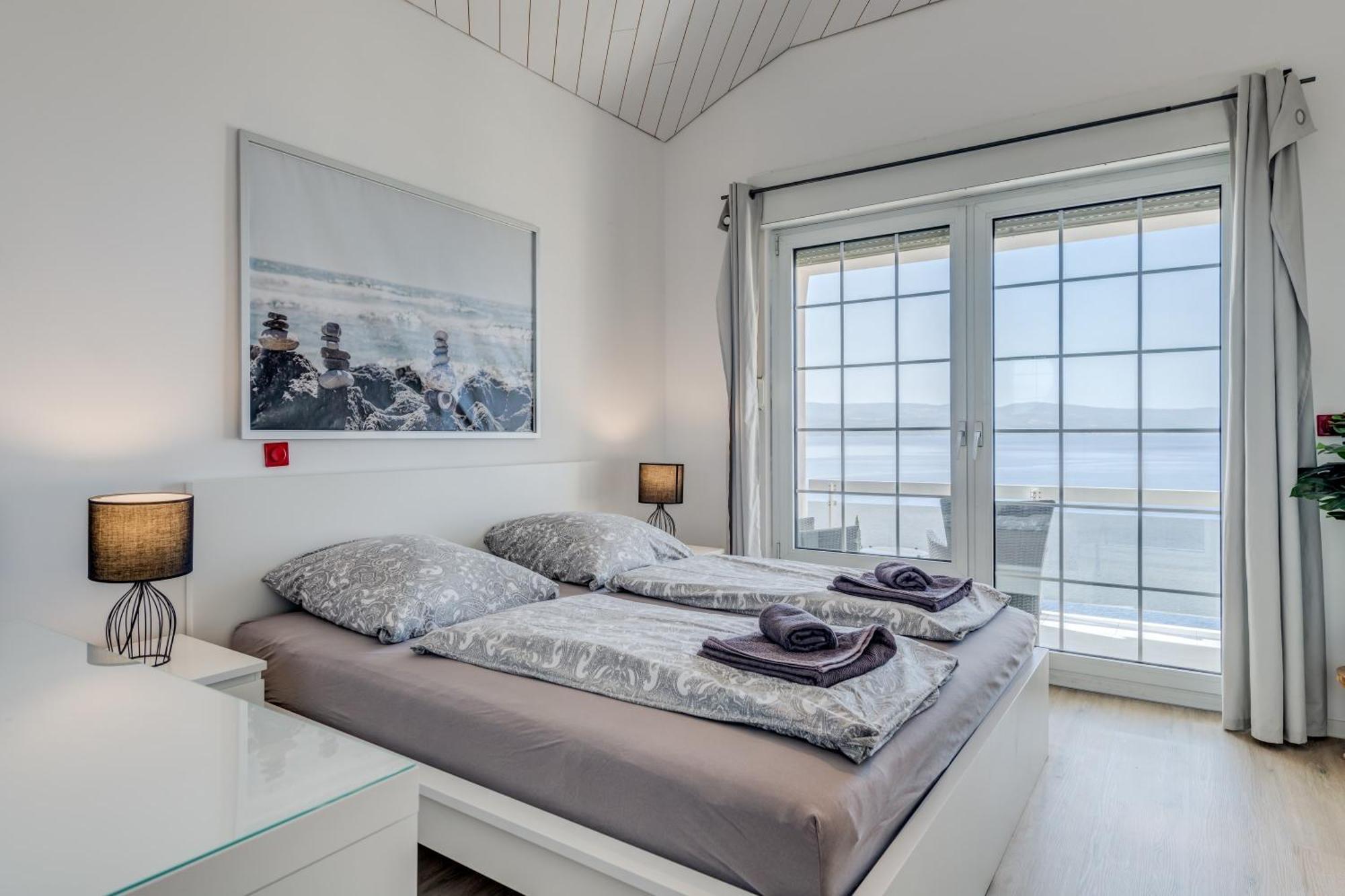 Apartments With Pool Vrdoljak أوميس الغرفة الصورة