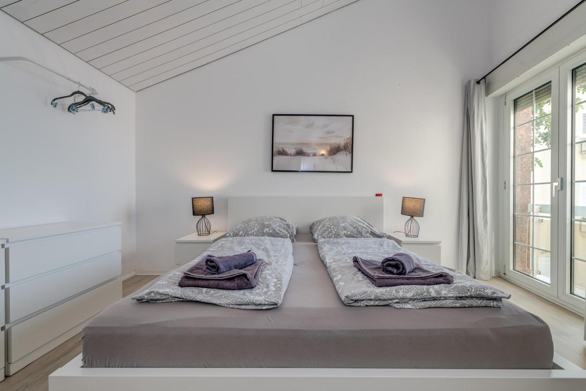 Apartments With Pool Vrdoljak أوميس الغرفة الصورة