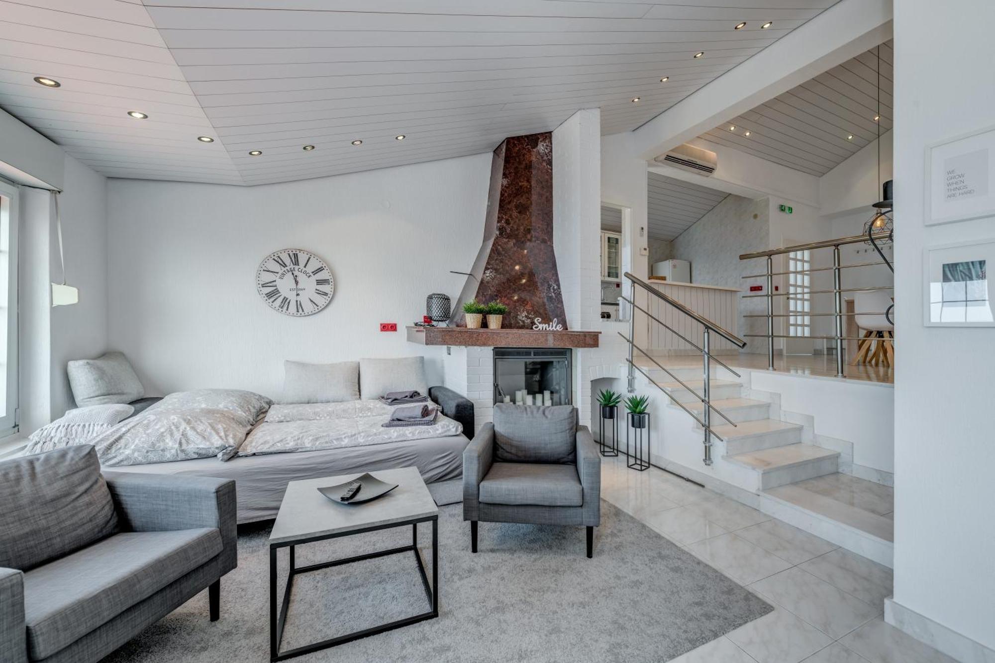 Apartments With Pool Vrdoljak أوميس الغرفة الصورة